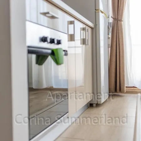 Corina Summerland Мамая