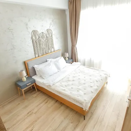 Corina Summerland Mamaia