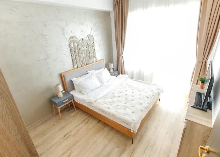 Corina Summerland Mamaia